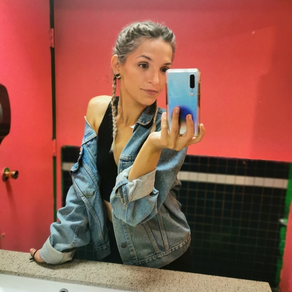 Meet your Posher, Ariel - Picture 1 of 1